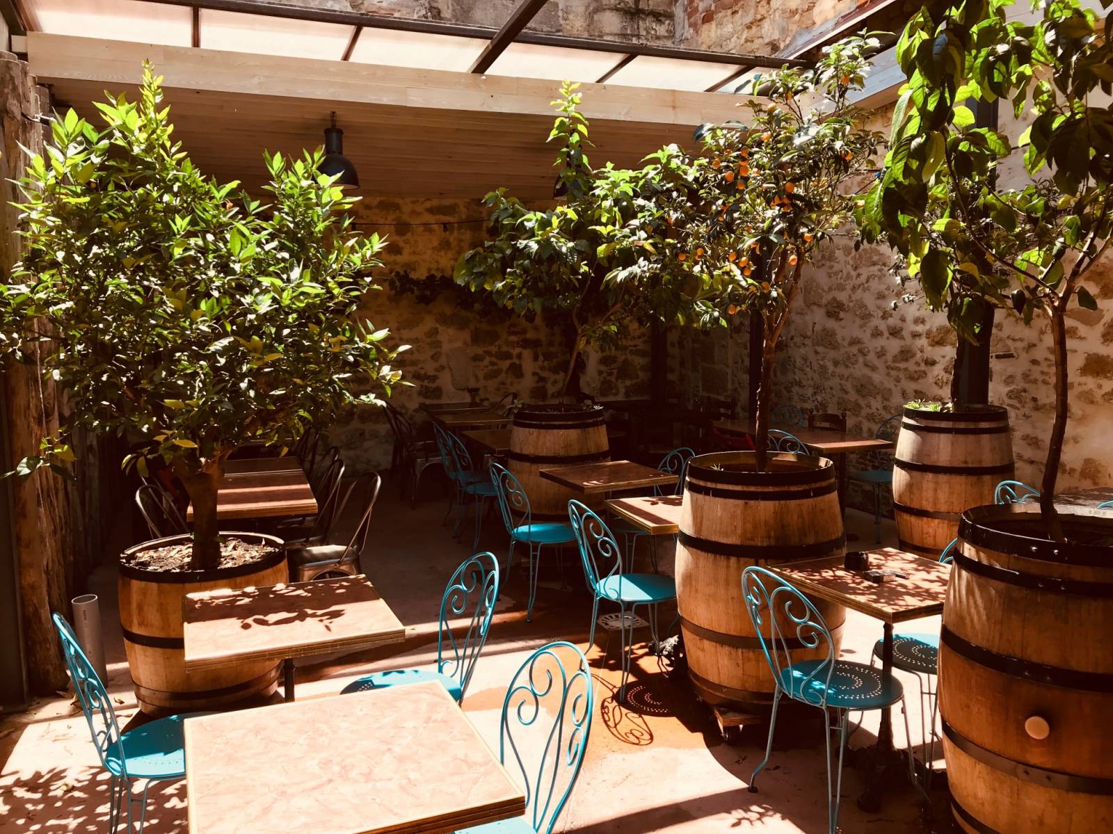 Ou fêter son anniversaire entre amis dans le meilleur bar restaurant concert à Bordeaux centre Saint Michel