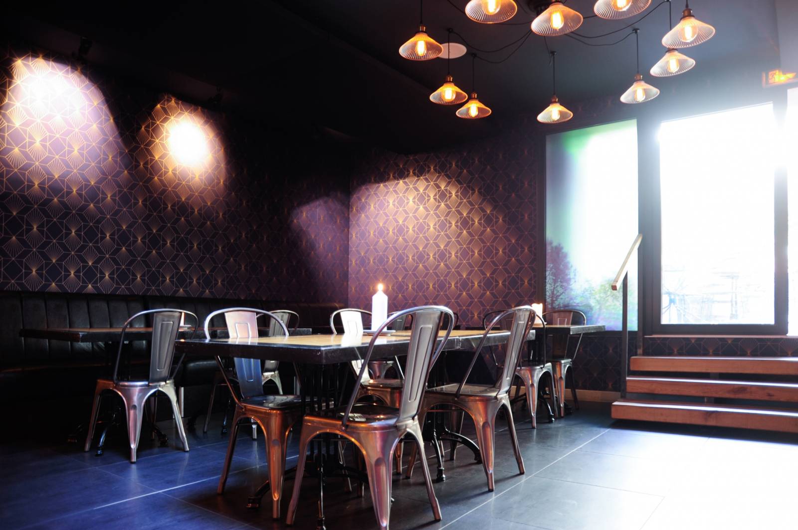 Ou passer une bonne soirée entre amis dans un bar restaurant convivial festif et avec concerts à Bordeaux