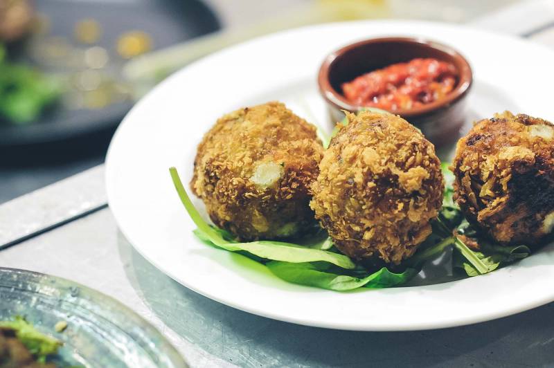 Accras de morue (x3), crevettes, gimgembre, citron confit - 9€